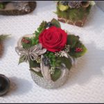 petit-pot-rose-rouge-art-floral-temps-composes